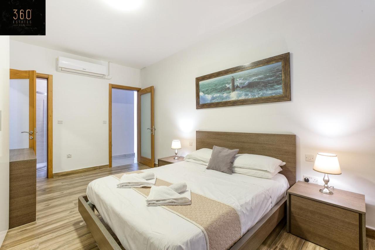 Апартаменты Lux Sea Front Penthouse With Breathtaking Views In St Pauls By 360 Estates Сент-Полс-Бей Экстерьер фото